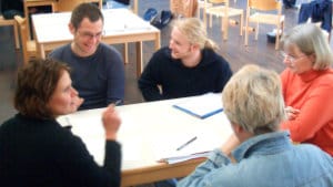 Seminar-Impression: Teilnehmende in Kleingruppe im LWP-Kurs