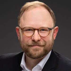 Axel, 38 Jahre, Promovierter Wirtschaftswissenschaftler